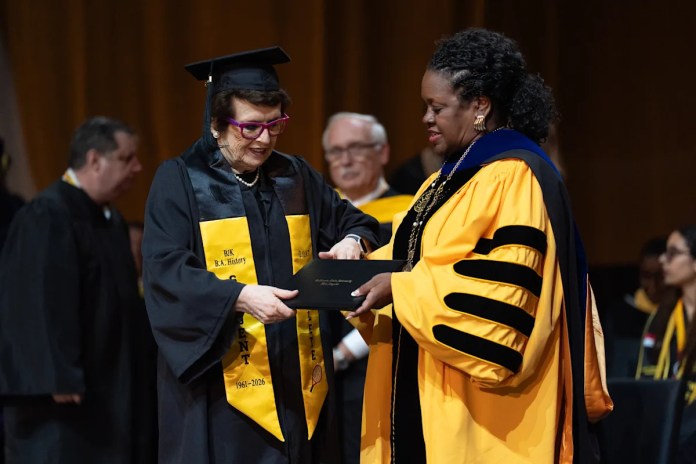Billie Jean King, 82, earns a college degree 65 years after starting at Cal State LA Billie Jean King, 82, earns a college degree 65 years after starting at Cal State LA