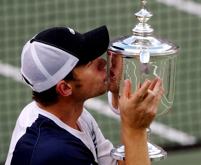 <div>Andy Roddick is joining ESPNs coverage of Wimbledon and the US Open</div> <div>Andy Roddick is joining ESPN's coverage of Wimbledon and the US Open</div>