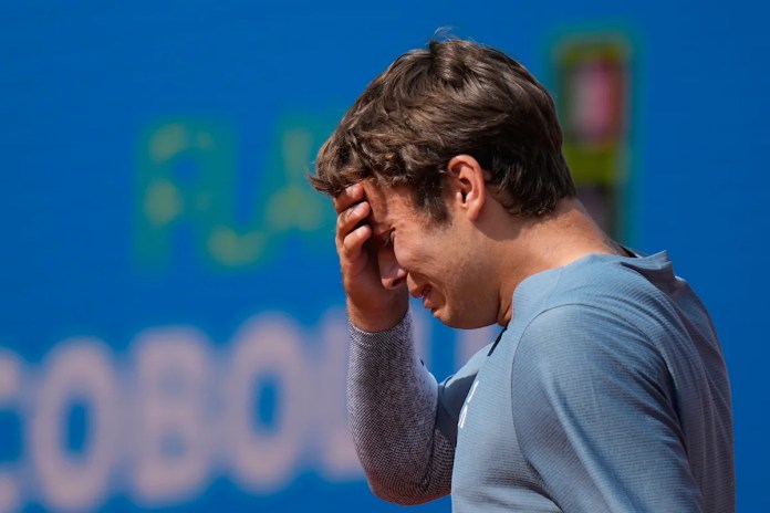 Tennis player Flavio Cobolli breaks down in tears in first top-10 win of career, 1 day after death of friend Tennis player Flavio Cobolli breaks down in tears in first top-10 win of career, 1 day after death of friend