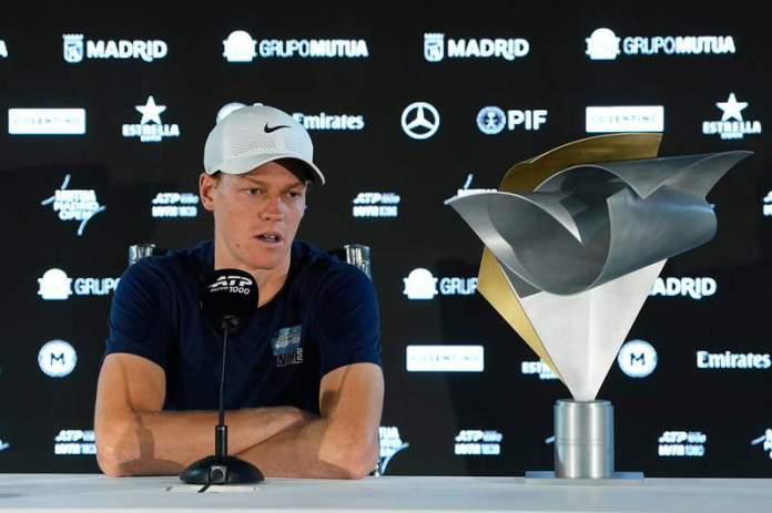 Jannik Sinner Dismisses Reporter’s Question With Blunt Response: “Not Worth Talking About” Jannik Sinner Dismisses Reporter’s Question With Blunt Response: “Not Worth Talking About”