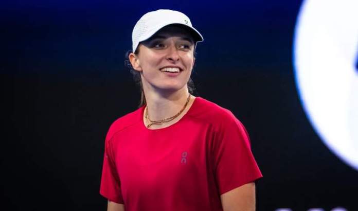 Iga Swiatek hits with ATP player ahead of Madrid Open debut Iga Swiatek hits with ATP player ahead of Madrid Open debut