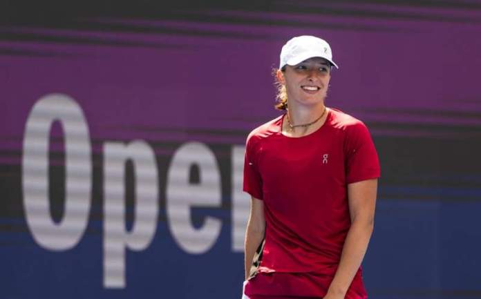 Greg Rusedski calls out Roig as Swiatek’s serve experiment misfires Greg Rusedski calls out Roig as Swiatek’s serve experiment misfires