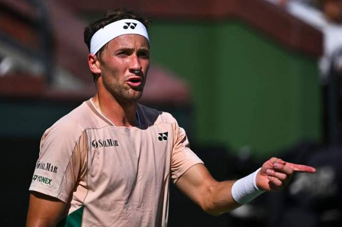 ‘Frigging Sponsor’ – Casper Ruud Hits Out at French Open Over Controversial Hazard in Tense Exchange With Umpire ‘Frigging Sponsor’ – Casper Ruud Hits Out at French Open Over Controversial Hazard in Tense Exchange With Umpire