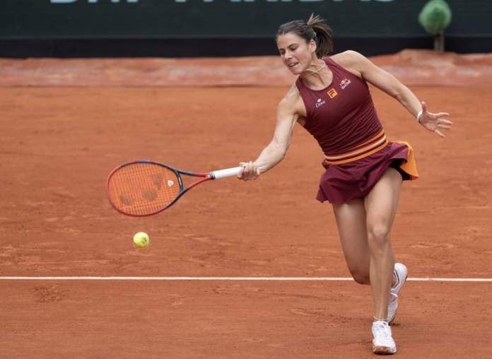 ‘Try Not To Run Myself Into the Ground’ – Emma Navarro Opens Up on Stress, Health Issues at French Open ‘Try Not To Run Myself Into the Ground’ – Emma Navarro Opens Up on Stress, Health Issues at French Open