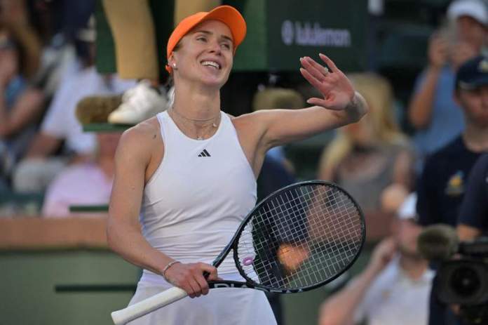 Elina Svitolina Tears Up at Husband Gaël Monfils’ French Open Farewell Act, Comforts Him With Emotional Kiss Elina Svitolina Tears Up at Husband Gaël Monfils’ French Open Farewell Act, Comforts Him With Emotional Kiss
