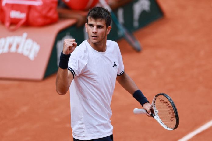 Rafael Jodar leaves French Open ball girl hanging after viral moment Rafael Jodar leaves French Open ball girl hanging after viral moment