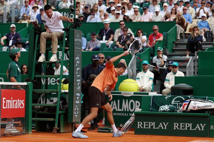 Daniil Medvedev destroys racket during extraordinary 6-0 6-0 defeat to Matteo Berrettini Daniil Medvedev destroys racket during extraordinary 6-0 6-0 defeat to Matteo Berrettini