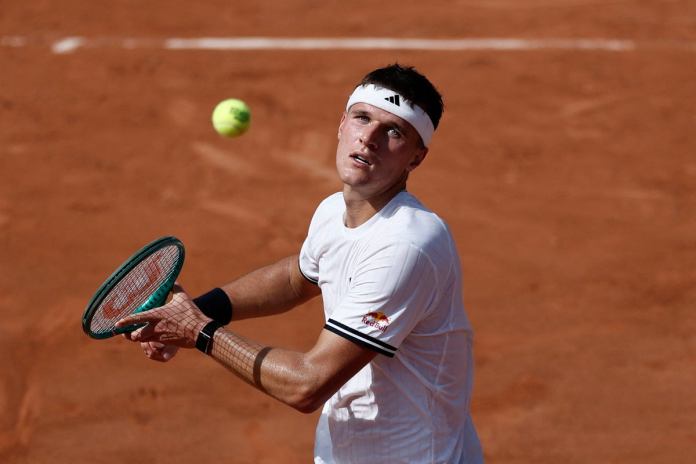 Jakub Mensik leaves court in wheelchair after gruelling five-set French Open victory Jakub Mensik leaves court in wheelchair after gruelling five-set French Open victory