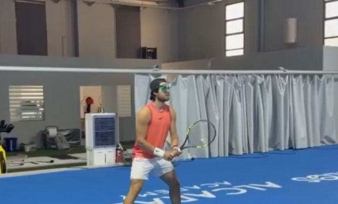 Alcaraz, Rusedski teme il forfait allo US Open: intanto incuriosisce l’allenamento con un occhio coperto Alcaraz, Rusedski teme il forfait allo US Open: intanto incuriosisce l’allenamento con un occhio coperto