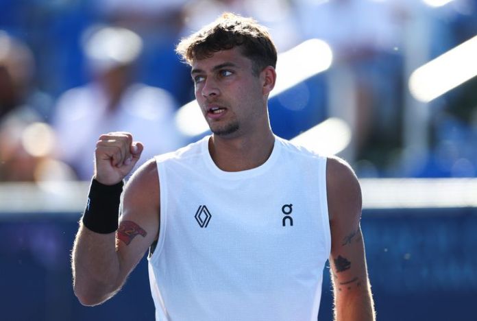 ATP 500 Acapulco: avanzano Cobolli e Bellucci ATP 500 Acapulco: avanzano Cobolli e Bellucci
