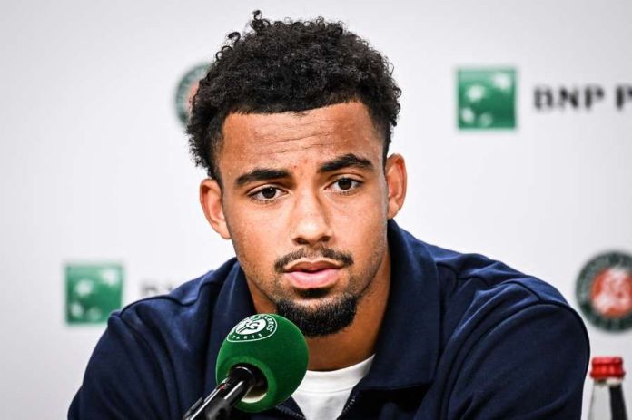 Che fine ha fatto Arthur Fils? Dubbi, silenzi e una possibile situazione più grave del previsto Che fine ha fatto Arthur Fils? Dubbi, silenzi e una possibile situazione più grave del previsto