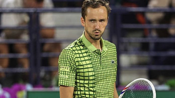 Medvedev vince a Dubai: Griekspoor si ritira prima della finale Medvedev vince a Dubai: Griekspoor si ritira prima della finale