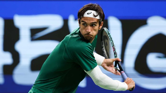 Che peccato Musetti! Non sfrutta due match point nel rush conclusivo del terzo set e cede a Tabilo al tiebreak decisivo nella finale dell’ATP 250 Chengdu. Bellissima partita per qualità ed emozioni Che peccato Musetti! Non sfrutta due match point nel rush conclusivo del terzo set e cede a Tabilo al tiebreak decisivo nella finale dell’ATP 250 Chengdu. Bellissima partita per qualità ed emozioni