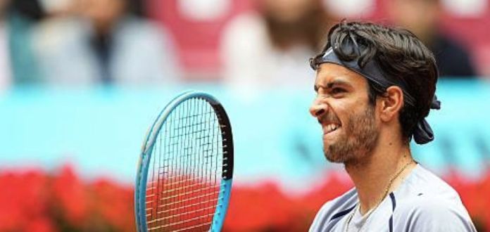 Musetti ritrova il sorriso a Madrid: “La chiave è stata avere pazienza e ascoltare il mio corpo” (Video della partita) Musetti ritrova il sorriso a Madrid: “La chiave è stata avere pazienza e ascoltare il mio corpo” (Video della partita)