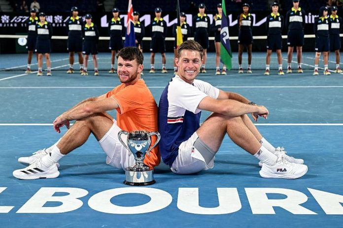 Australian Open: I risultati completi con il dettaglio del Day 14. Zhang e Mertens dominano il doppio femminile. Harrison e Skupski campioni nel doppio maschile. Tokito Oda ferma il sogno di Martín de la Puente Australian Open: I risultati completi con il dettaglio del Day 14. Zhang e Mertens dominano il doppio femminile. Harrison e Skupski campioni nel doppio maschile. Tokito Oda ferma il sogno di Martín de la Puente