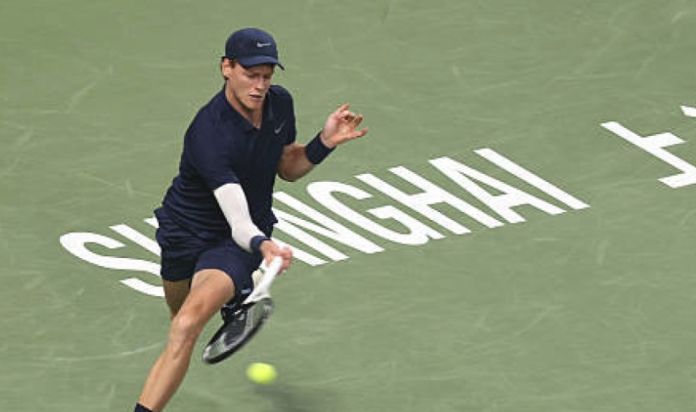 Sinner risponde a Zverev: “Io e Carlos non facciamo i campi, ci adattiamo a tutto” (Video della partita e programma di domani con l’azzurro di nuovo in campo) Sinner risponde a Zverev: “Io e Carlos non facciamo i campi, ci adattiamo a tutto” (Video della partita e programma di domani con l’azzurro di nuovo in campo)