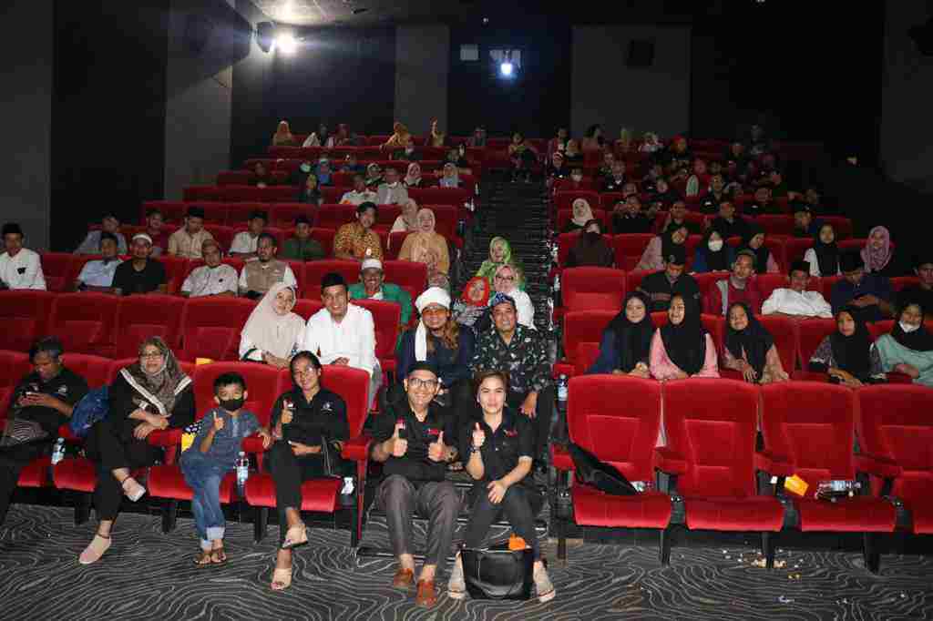 Notaris dan PPAT Desra Natasha Gelar Halal Bi Halal Serta Nobar Buya Hamka Notaris dan PPAT Desra Natasha Gelar Halal Bi Halal Serta Nobar Buya Hamka