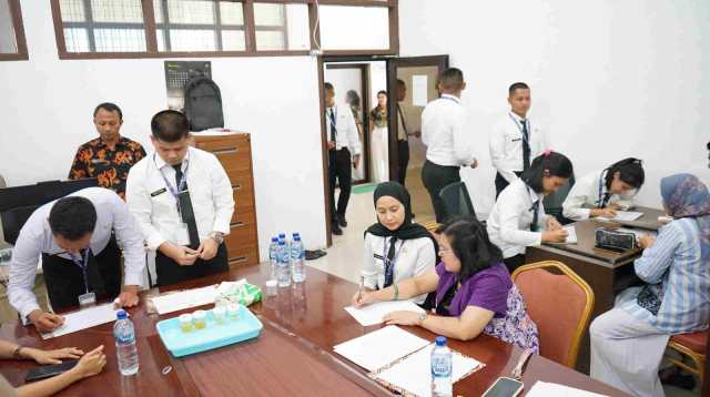 Pastikan Aparatur Bersih dari Narkoba, BPSDM Sumut Dadakan Tes Urine Peserta Latsar CPNS Pastikan Aparatur Bersih dari Narkoba, BPSDM Sumut Dadakan Tes Urine Peserta Latsar CPNS