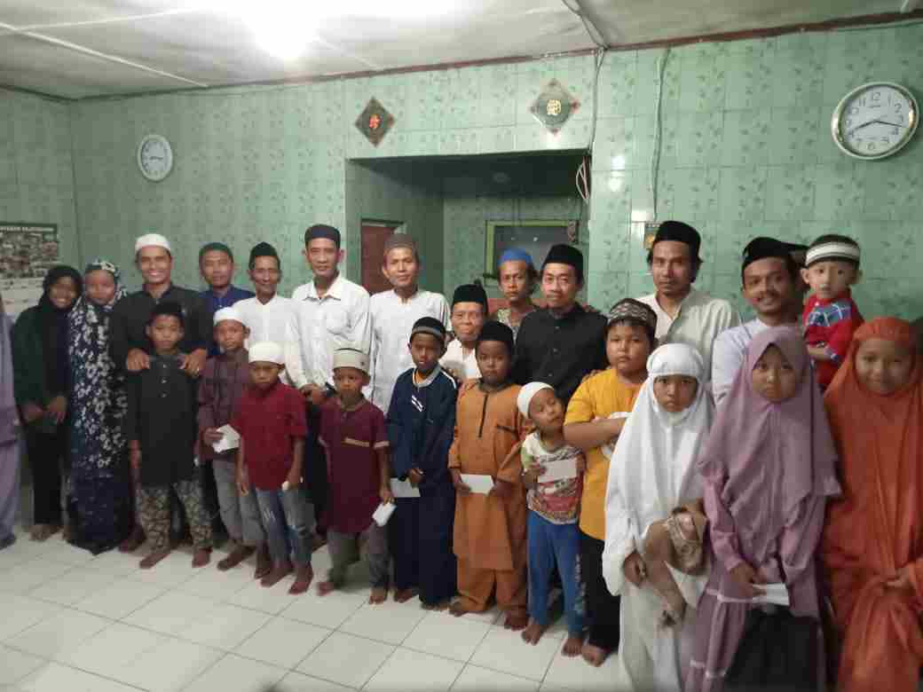 Selain Santunan, Majelis SBY Ajak Anak Yatim Membaca Yasin Setiap Ba’da Maghrib Selain Santunan, Majelis SBY Ajak Anak Yatim Membaca Yasin Setiap Ba’da Maghrib