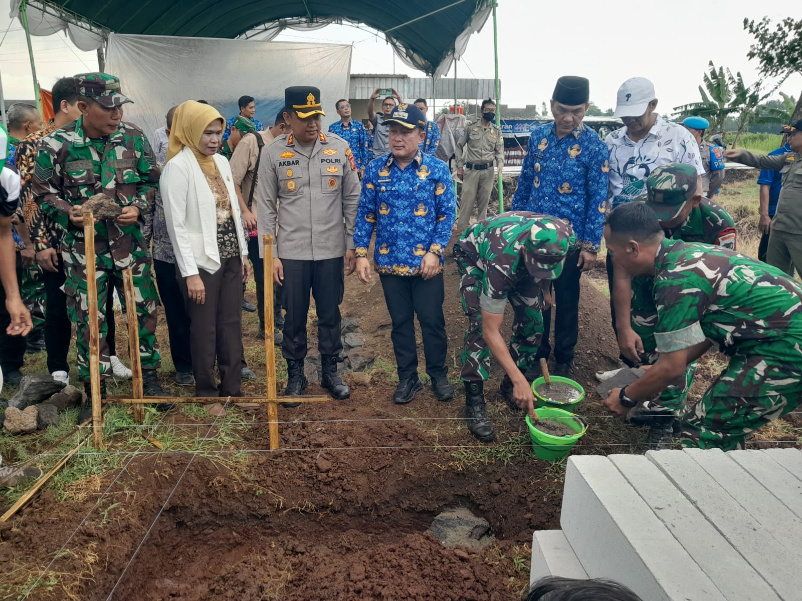 Dandim 0615/Kuningan Groud Breaking pembangunan fisik Koperasi Desa Merah Putih Dandim 0615/Kuningan Groud Breaking pembangunan fisik Koperasi Desa Merah Putih