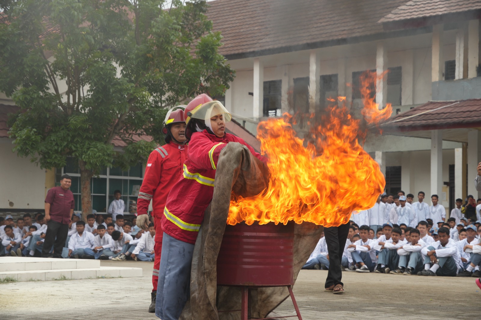 Sosialisasi Penanggulangan Kebakaran Untuk Generasi Muda di SMAN 2 Kabupaten Tangerang, Oleh UPB Banten 3 Lontar Sosialisasi Penanggulangan Kebakaran Untuk Generasi Muda di SMAN 2 Kabupaten Tangerang, Oleh UPB Banten 3 Lontar