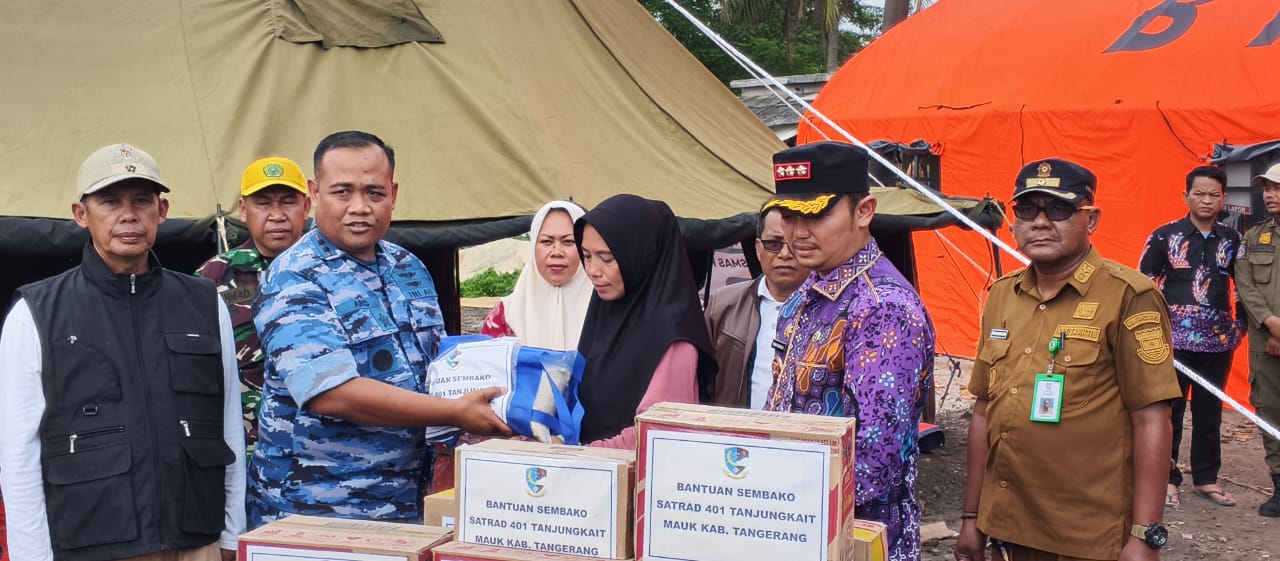Satrad 401 Tanjung Kait Salurkan 300 Paket Sembako Untuk Warga Terdampak Banjir Di Cirumpak Satrad 401 Tanjung Kait Salurkan 300 Paket Sembako Untuk Warga Terdampak Banjir Di Cirumpak