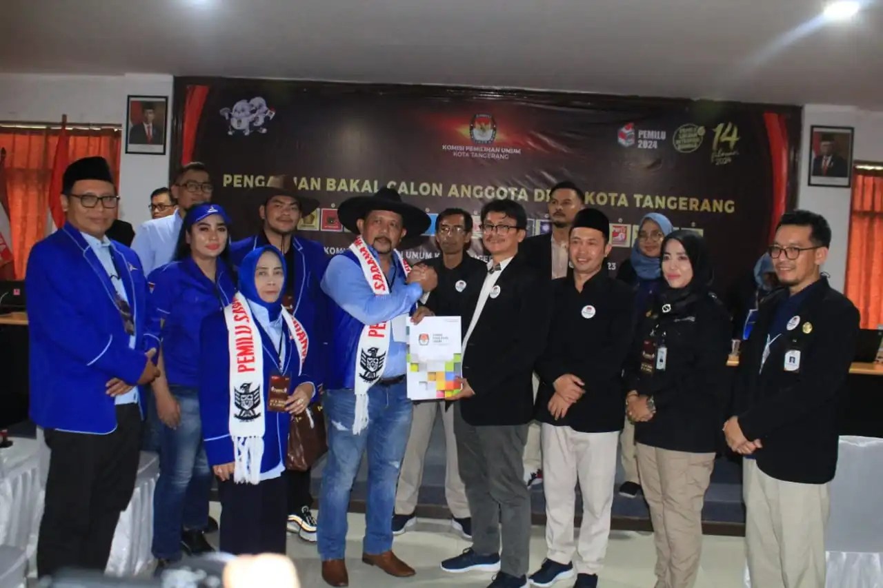 12 Kursi DPRD 12 Kursi DPRD