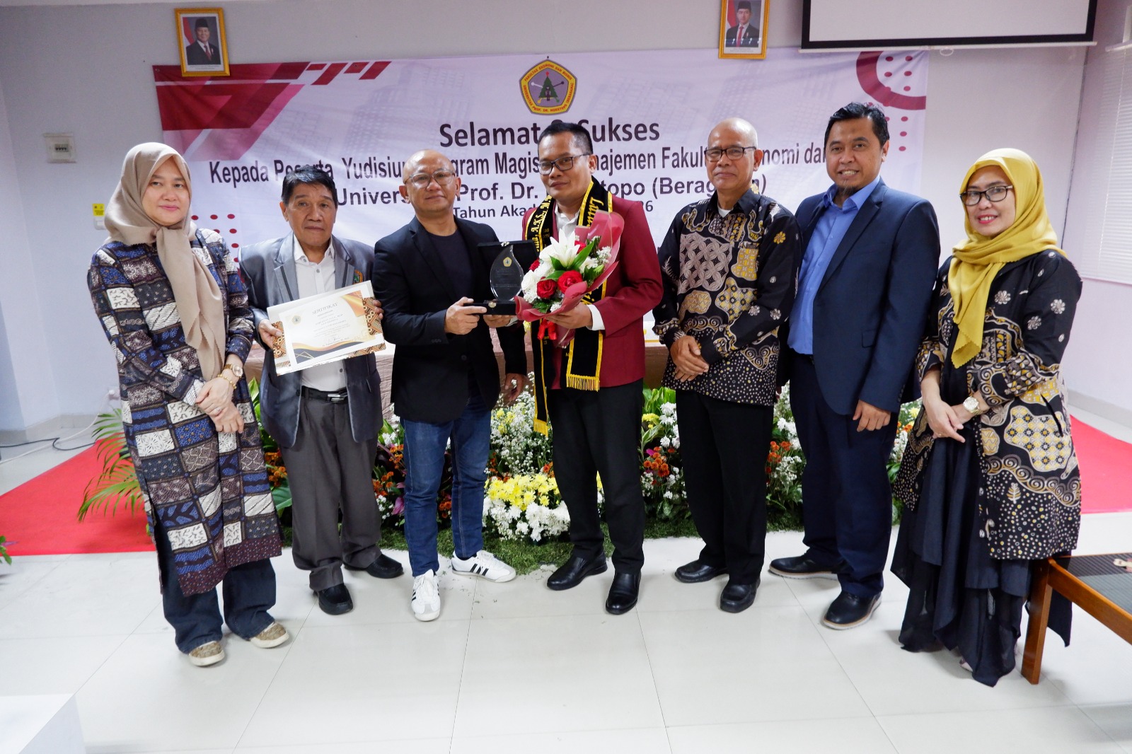 Mahasiswa Magister Manajemen Universitas Moestopo Ikuti Yudisium, Siap Masuki Dunia Profesional Mahasiswa Magister Manajemen Universitas Moestopo Ikuti Yudisium, Siap Masuki Dunia Profesional