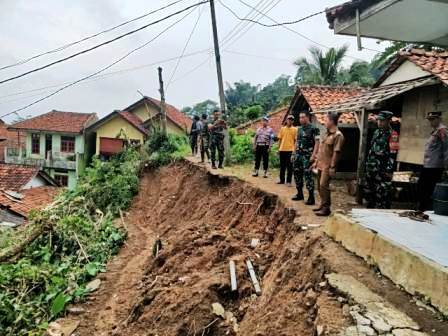 Tanah Longsor Tanah Longsor