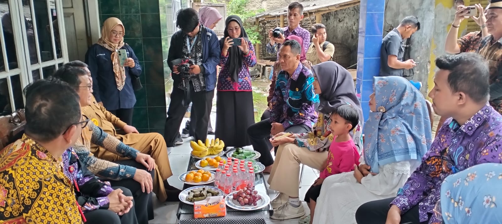 Penerima Beasiswa SGU Warga Marga Mulya Kecamatan Mauk, Disambangi Bupati Penerima Beasiswa SGU Warga Marga Mulya Kecamatan Mauk, Disambangi Bupati