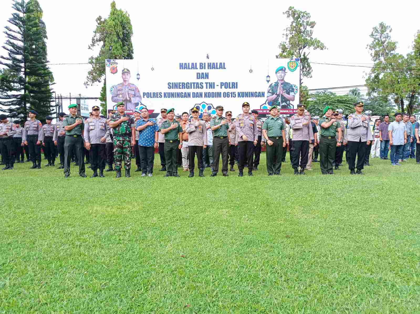 Pererat Sinergitas TNI-POLRI, Kodim dan Polres Kuningan Gelar Apel Pagi Dilanjutkan Dengan Halal Bi Halal Pererat Sinergitas TNI-POLRI, Kodim dan Polres Kuningan Gelar Apel Pagi Dilanjutkan Dengan Halal Bi Halal