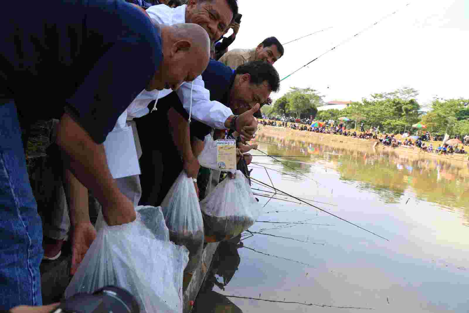 Memancing 2 Ton Memancing 2 Ton