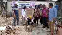 Peletakan Batu Pertama Bedah Rumah Oleh Camat Sukadiri Peletakan Batu Pertama Bedah Rumah Oleh Camat Sukadiri