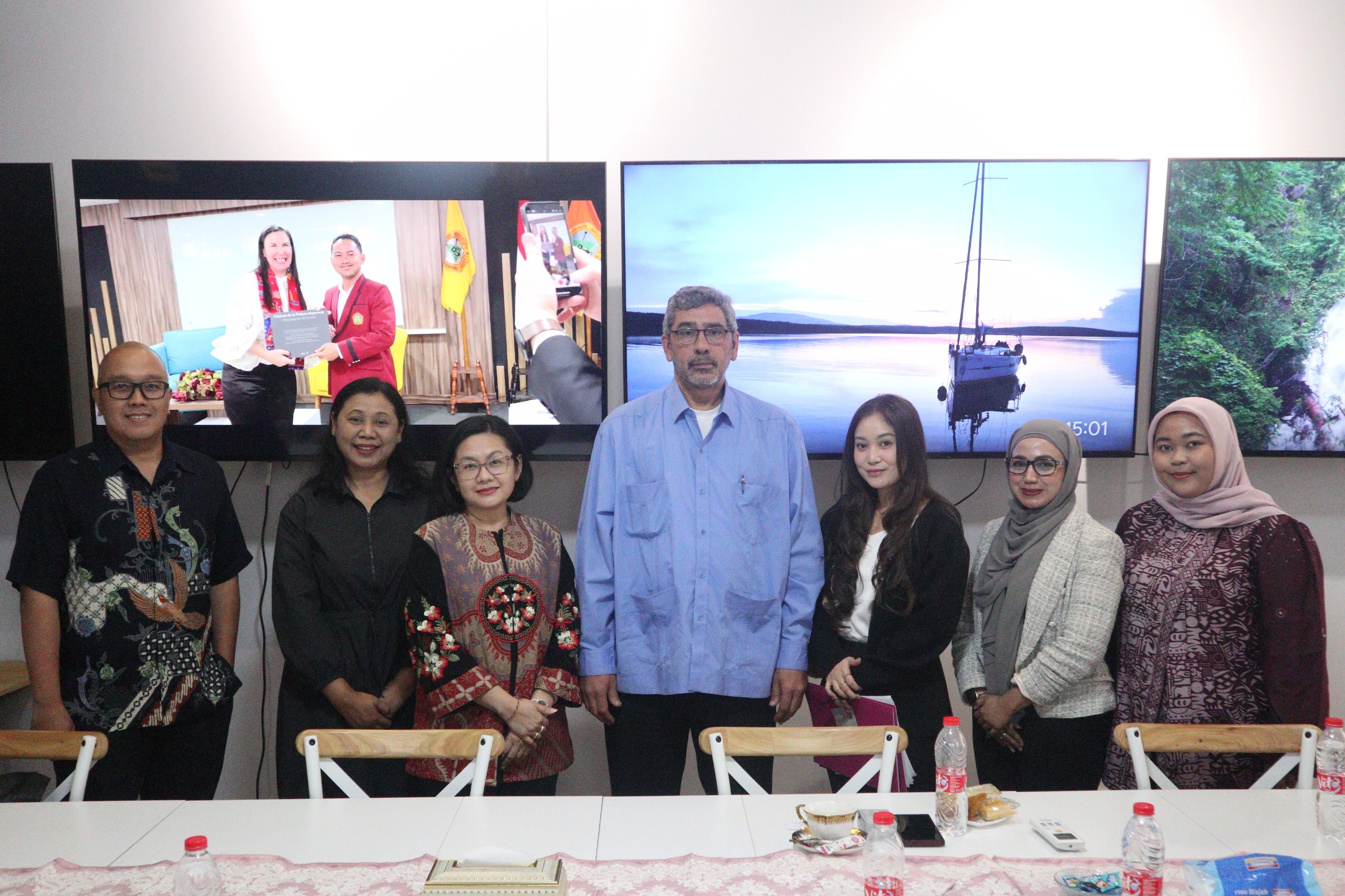 Dubes Venezuela Bahas Isu Global di Prodi Hubungan Internasional Univesitas Moestopo Dubes Venezuela Bahas Isu Global di Prodi Hubungan Internasional Univesitas Moestopo