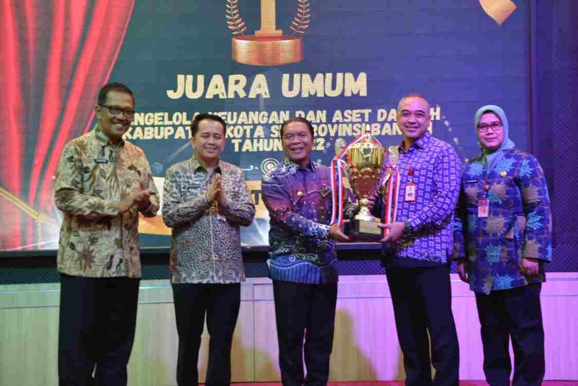 Juara Umum Pengelolaan Keuangan dan Aset Daerah Juara Umum Pengelolaan Keuangan dan Aset Daerah