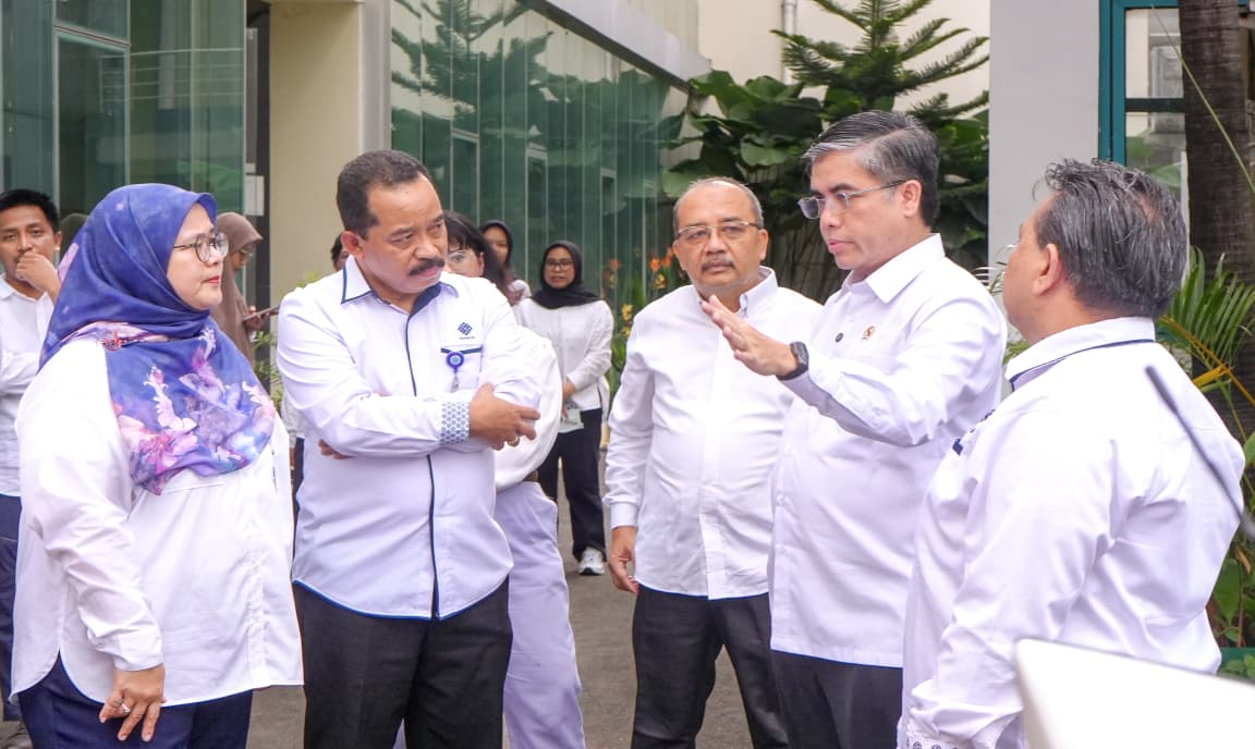 Menaker: Nyawa Pekerja Tak Boleh Jadi Taruhan, Balai K3 Harus Cegah Kecelakaan Kerja Menaker: Nyawa Pekerja Tak Boleh Jadi Taruhan, Balai K3 Harus Cegah Kecelakaan Kerja