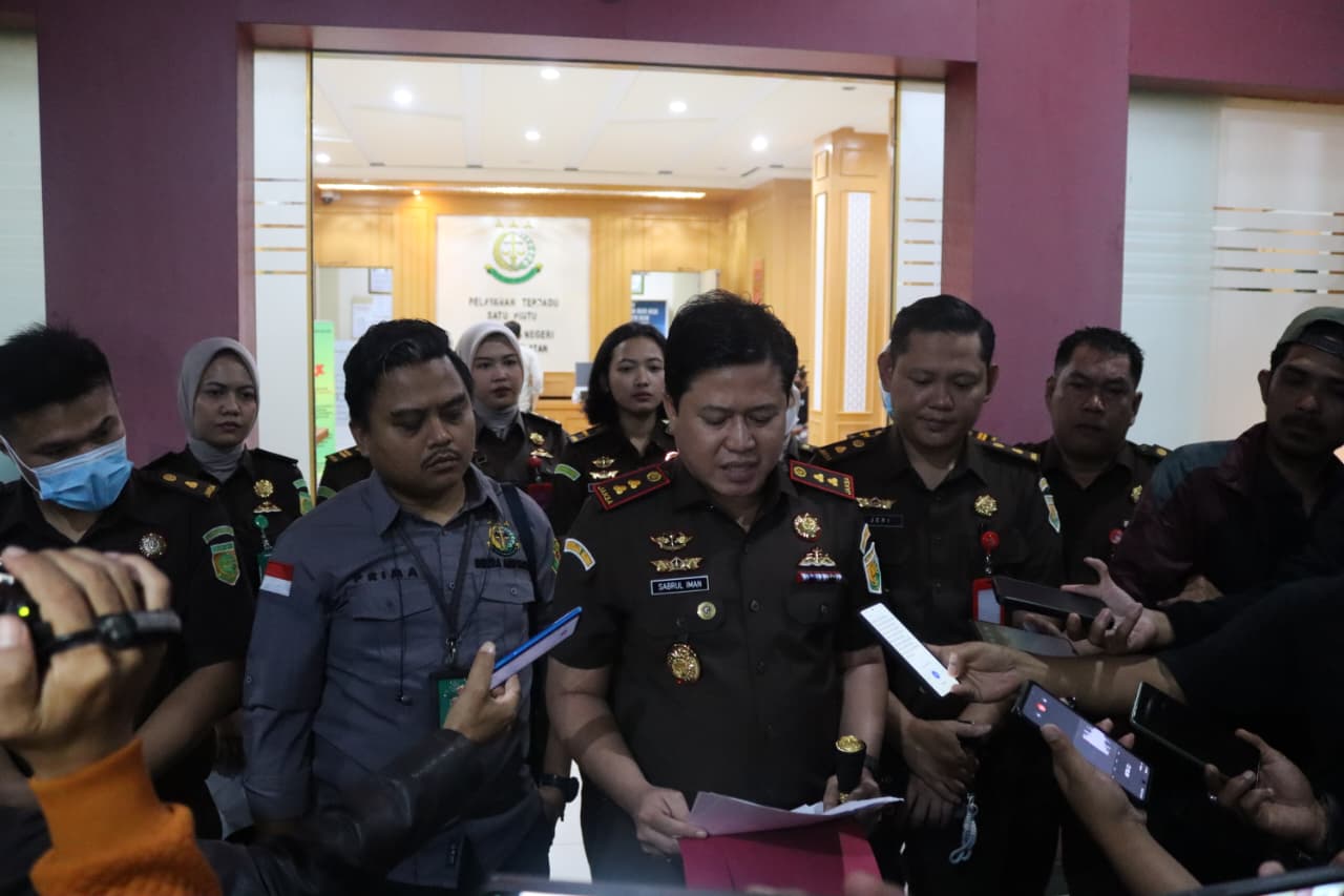 Skandal Tata Kelola Timah Bangka Selatan: Eks Direktur PT Timah dan 8 Direktur Swasta Jadi Tersangka Skandal Tata Kelola Timah Bangka Selatan: Eks Direktur PT Timah dan 8 Direktur Swasta Jadi Tersangka