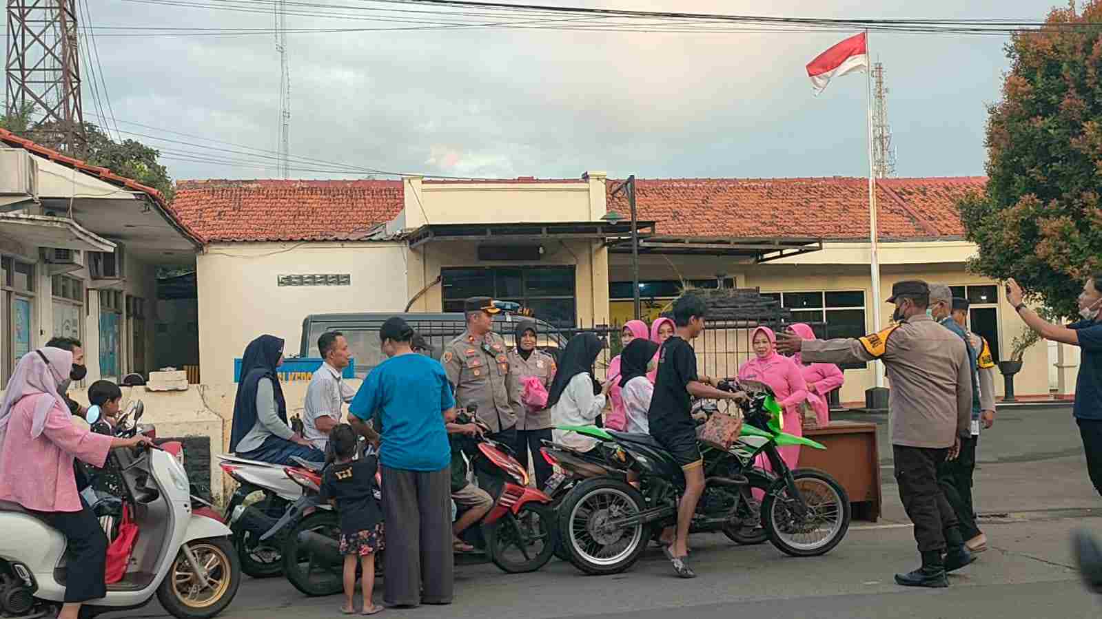 Berbagi Takjil Berbagi Takjil