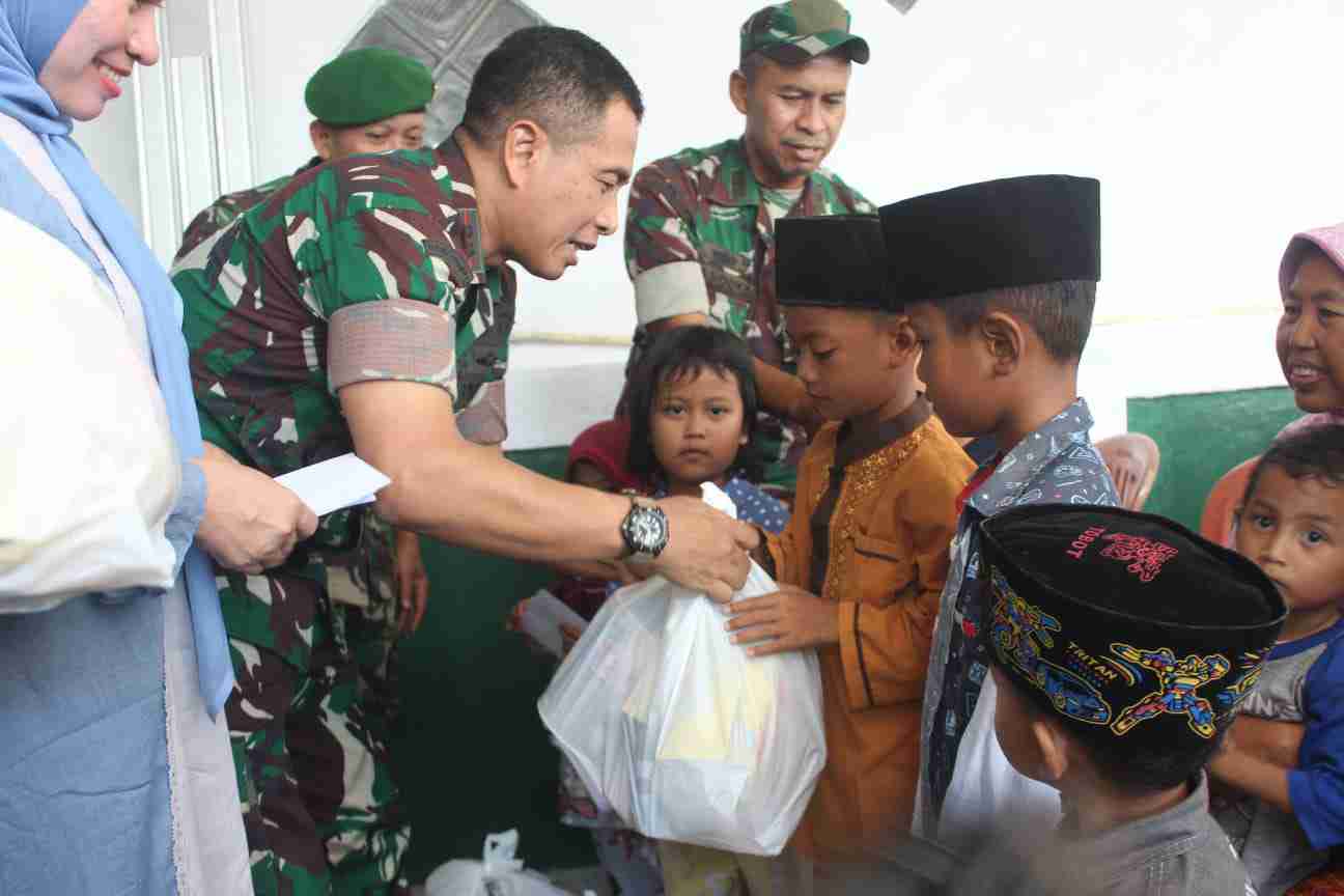 Kodim 0615 Kuningan Bagikan Bantuan Sosial Kepada Anak Yatim di Wilayah Koramil Lebakwangi Kodim 0615 Kuningan Bagikan Bantuan Sosial Kepada Anak Yatim di Wilayah Koramil Lebakwangi