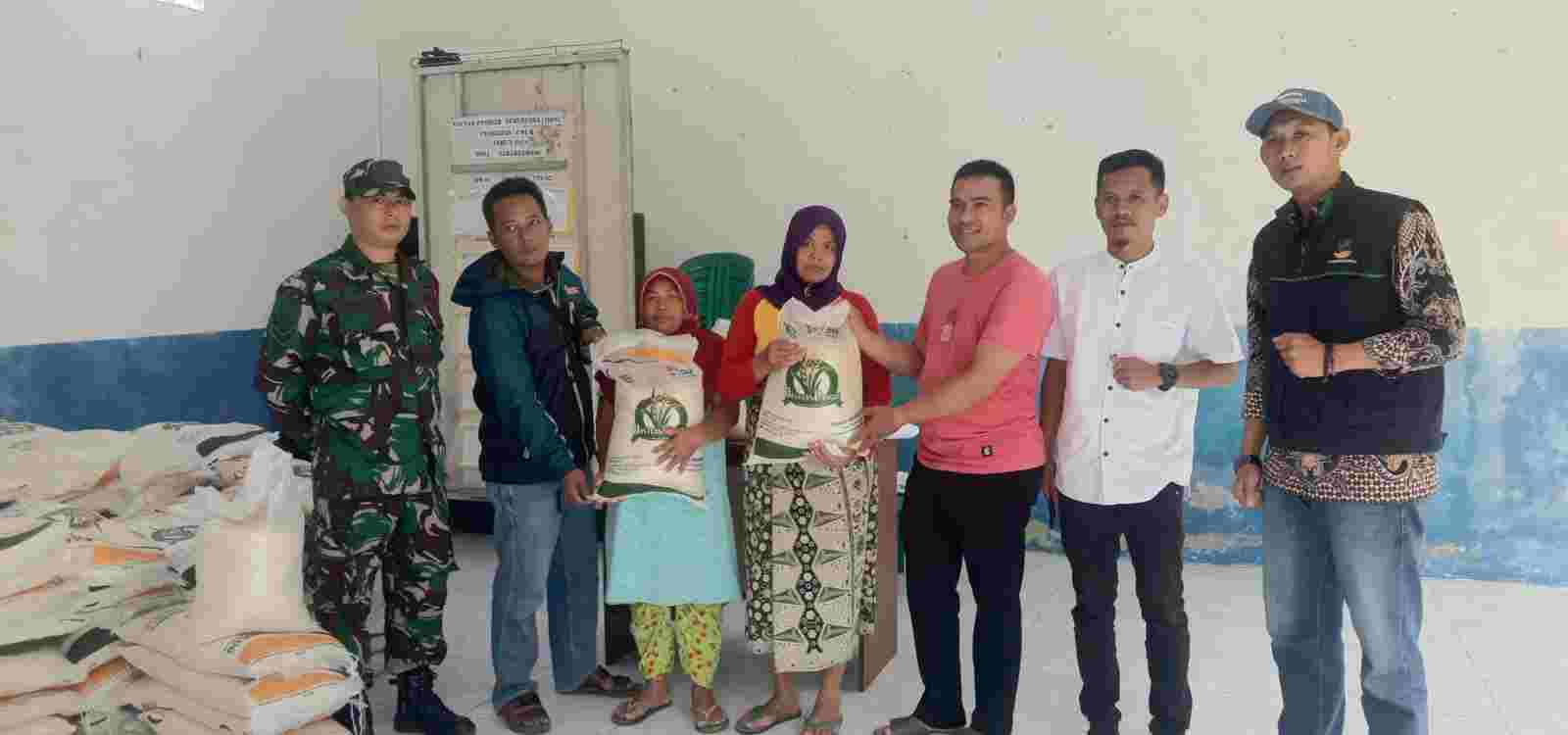 Pemdes Lebak Gedong Salurkan Bantuan Pangan Nasional Kepada 446 KPM Pemdes Lebak Gedong Salurkan Bantuan Pangan Nasional Kepada 446 KPM