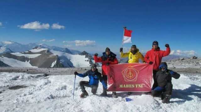 Gorky dan Marinir TNI AL Menaklukkan Ego di Aconcagua Gorky dan Marinir TNI AL Menaklukkan Ego di Aconcagua