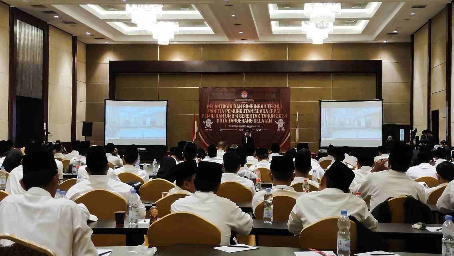 162 Petugas PPS se-Kota Tangerang Selatan Resmi Dilantik 162 Petugas PPS se-Kota Tangerang Selatan Resmi Dilantik