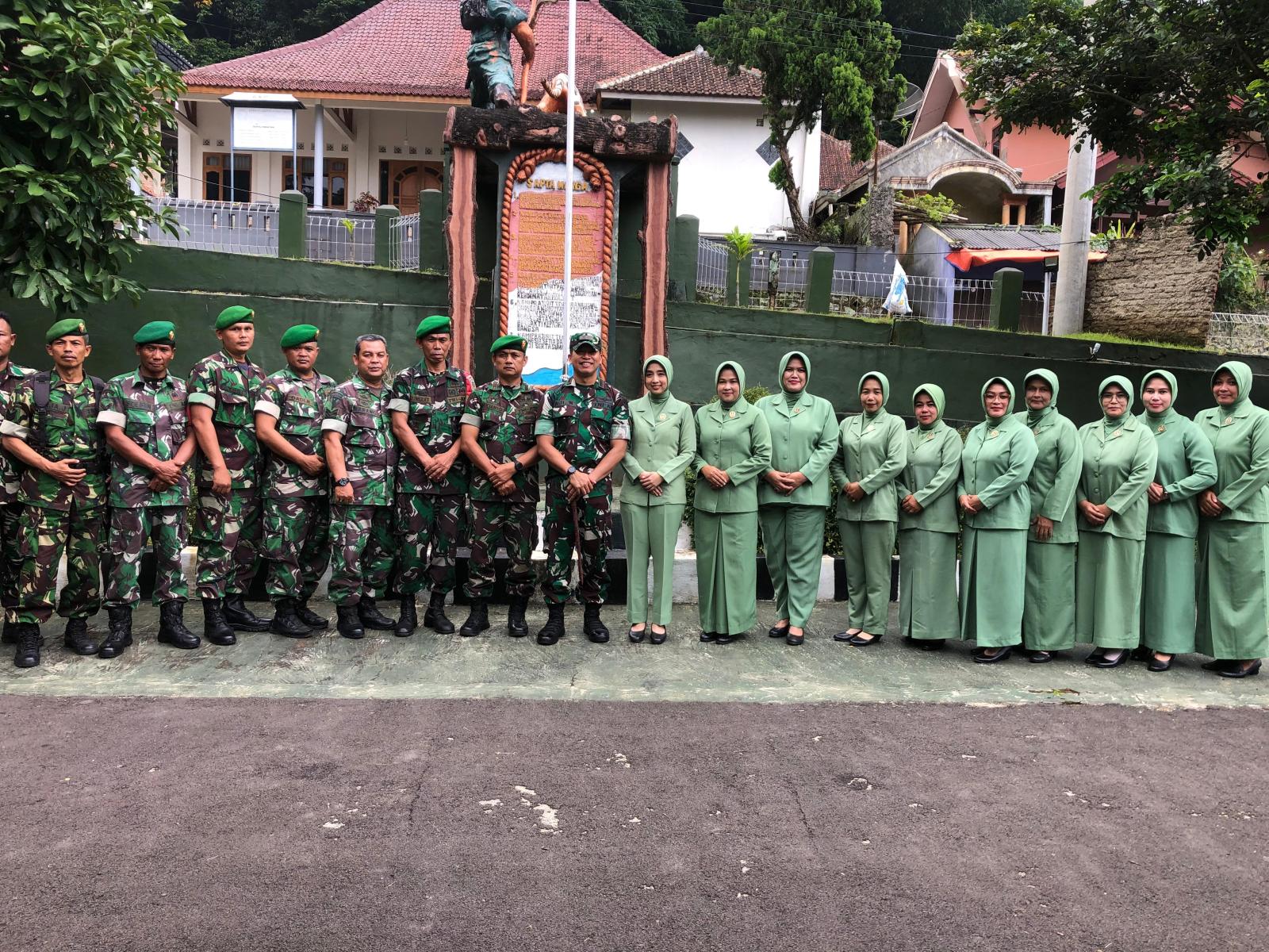 Dandim 0615/Kuningan Lanjutkan Kunjungan Kerja ke Koramil Cigugur Dandim 0615/Kuningan Lanjutkan Kunjungan Kerja ke Koramil Cigugur