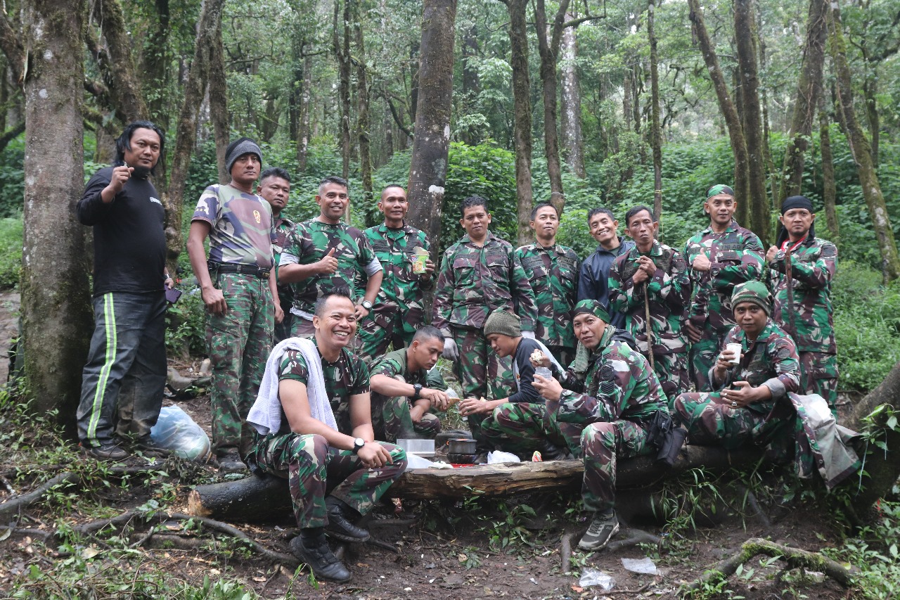 Dandim 0615/Kuningan Berhasil Taklukkan Gunung Ciremai Dandim 0615/Kuningan Berhasil Taklukkan Gunung Ciremai