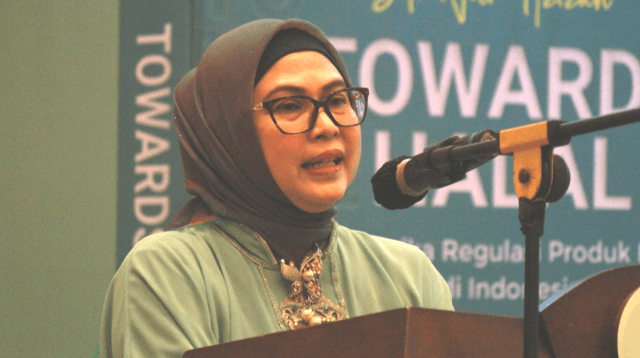 Buku Towards Halal Resmi Diluncurkan, Siti Nur Azizah Harapkan Pergerakan Ekonomi Syariah di Indonesia Untungkan Rakyat Buku Towards Halal Resmi Diluncurkan, Siti Nur Azizah Harapkan Pergerakan Ekonomi Syariah di Indonesia Untungkan Rakyat