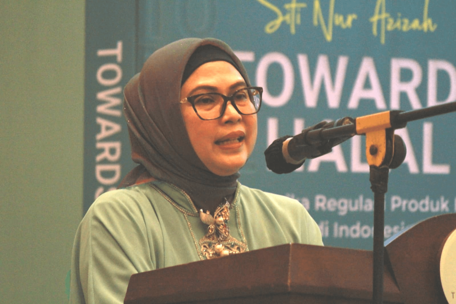 Buku Towards Halal Resmi Diluncurkan, Siti Nur Azizah Harapkan Pergerakan Ekonomi Syariah di Indonesia Untungkan Rakyat Buku Towards Halal Resmi Diluncurkan, Siti Nur Azizah Harapkan Pergerakan Ekonomi Syariah di Indonesia Untungkan Rakyat