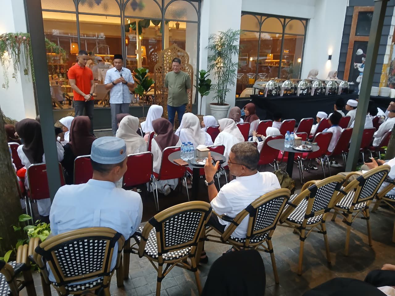 Danrem 052/Wkr Hadiri Buka Puasa Bersama dan Santunan Yatim-Piatu Danrem 052/Wkr Hadiri Buka Puasa Bersama dan Santunan Yatim-Piatu