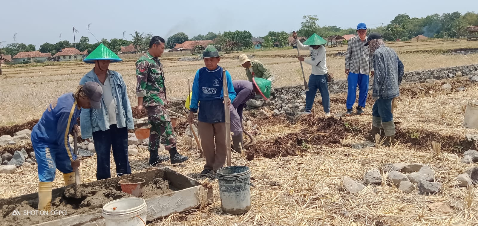 Tingkatkan Produktivitas Pertanian, Babinsa Koramil 1507 Luragung Buat Jalan Usaha Tani Tingkatkan Produktivitas Pertanian, Babinsa Koramil 1507 Luragung Buat Jalan Usaha Tani