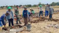 Tingkatkan Produktivitas Pertanian, Babinsa Koramil 1507 Luragung Buat Jalan Usaha Tani Tingkatkan Produktivitas Pertanian, Babinsa Koramil 1507 Luragung Buat Jalan Usaha Tani