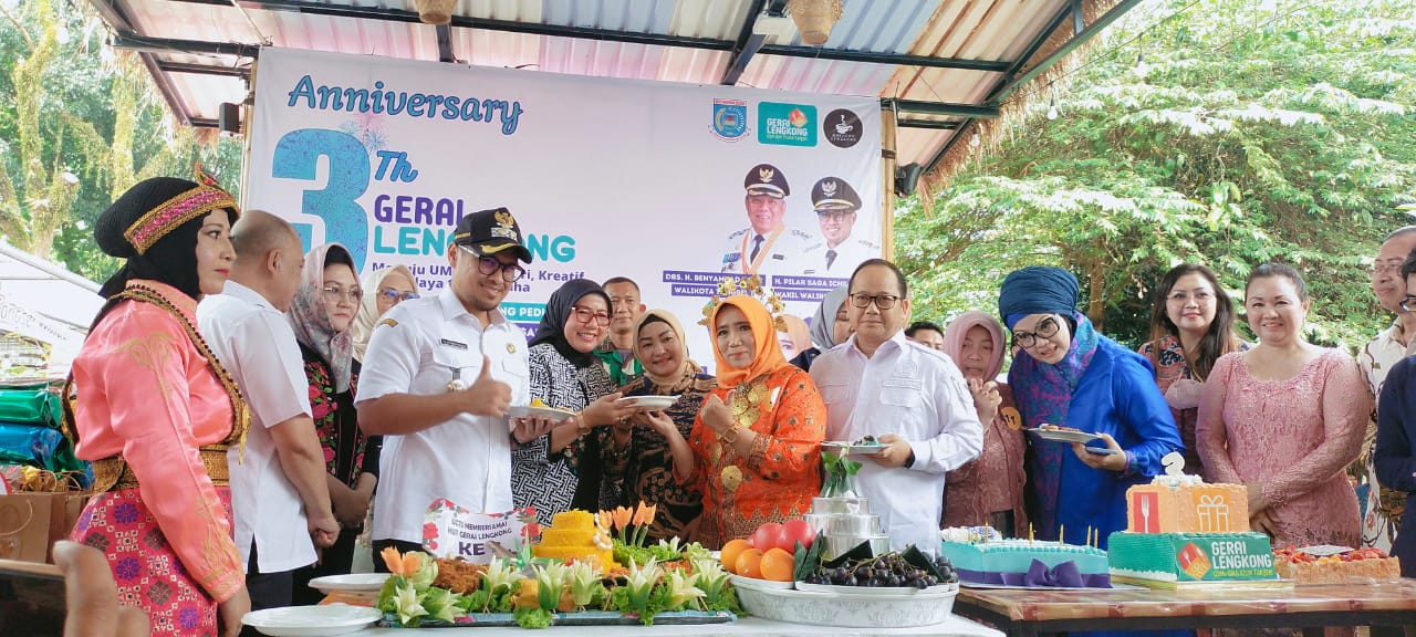 HUT Gerai Lengkong Ke-3, Menuju UMKM Yang Mandiri Kreatif dan Beromzet Milyaran HUT Gerai Lengkong Ke-3, Menuju UMKM Yang Mandiri Kreatif dan Beromzet Milyaran